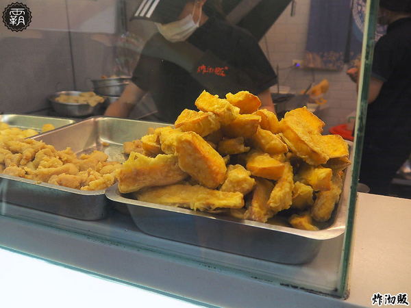 炸沏販： 炸沏販炸食專門，朝陽科大人氣美食，雞排酥脆入味，蔬菜選擇性多，好多人排隊阿～