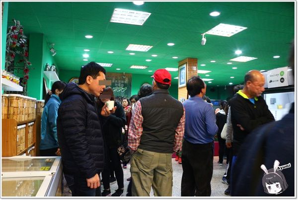 萬客香伴手禮:♥嘉義阿里山伴手禮♥來萬客香免費吃手工牛軋餅喝咖啡、推薦必買:牛軋餅/椰子球,旁邊還有天長地久橋,快來阿里山好玩又好吃喔~