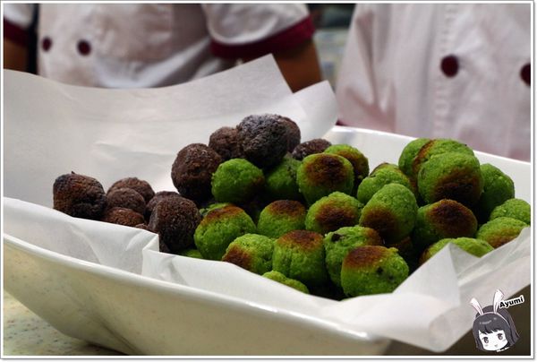 萬客香伴手禮:♥嘉義阿里山伴手禮♥來萬客香免費吃手工牛軋餅喝咖啡、推薦必買:牛軋餅/椰子球,旁邊還有天長地久橋,快來阿里山好玩又好吃喔~