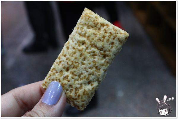 萬客香伴手禮:♥嘉義阿里山伴手禮♥來萬客香免費吃手工牛軋餅喝咖啡、推薦必買:牛軋餅/椰子球,旁邊還有天長地久橋,快來阿里山好玩又好吃喔~