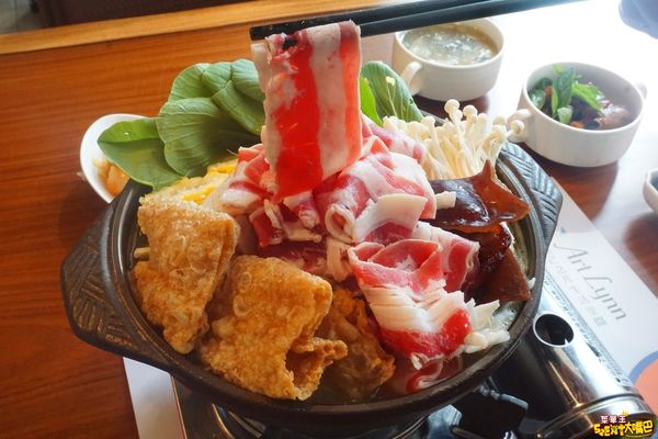 Art Lynn 無己之凡生活空間：三義美食景點特色餐廳》無己之凡生活空間菜單價位大公開！與變形金剛來個秘密約會的特色文創餐廳～苗栗三義必吃美食小吃餐廳推薦。