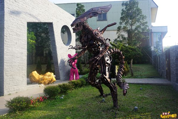 Art Lynn 無己之凡生活空間：三義美食景點特色餐廳》無己之凡生活空間菜單價位大公開！與變形金剛來個秘密約會的特色文創餐廳～苗栗三義必吃美食小吃餐廳推薦。