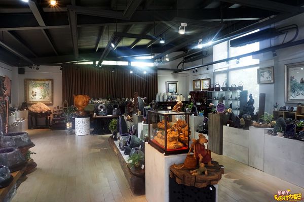 Art Lynn 無己之凡生活空間：三義美食景點特色餐廳》無己之凡生活空間菜單價位大公開！與變形金剛來個秘密約會的特色文創餐廳～苗栗三義必吃美食小吃餐廳推薦。