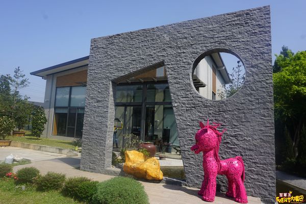 Art Lynn 無己之凡生活空間：三義美食景點特色餐廳》無己之凡生活空間菜單價位大公開！與變形金剛來個秘密約會的特色文創餐廳～苗栗三義必吃美食小吃餐廳推薦。