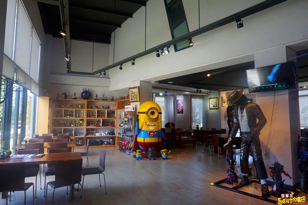 Art Lynn 無己之凡生活空間：三義美食景點特色餐廳》無己之凡生活空間菜單價位大公開！與變形金剛來個秘密約會的特色文創餐廳～苗栗三義必吃美食小吃餐廳推薦。