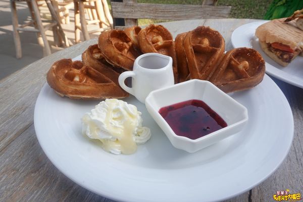 Art Lynn 無己之凡生活空間：三義美食景點特色餐廳》無己之凡生活空間菜單價位大公開！與變形金剛來個秘密約會的特色文創餐廳～苗栗三義必吃美食小吃餐廳推薦。