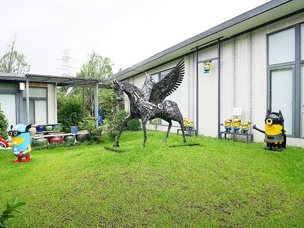 Art Lynn 無己之凡生活空間：Art Lynn 無己之凡生活空間-苗栗三義世外桃源  環保藝術在這邊體現  諾大的空間除了用餐還有許多藝術品可以欣賞