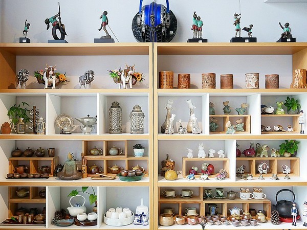 Art Lynn 無己之凡生活空間：Art Lynn 無己之凡生活空間-苗栗三義世外桃源  環保藝術在這邊體現  諾大的空間除了用餐還有許多藝術品可以欣賞