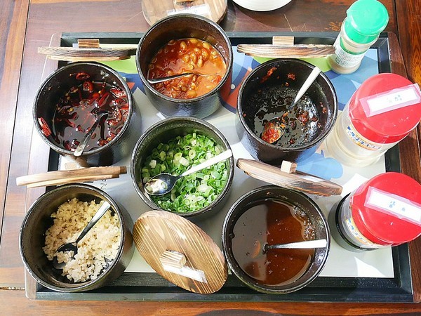 Art Lynn 無己之凡生活空間：Art Lynn 無己之凡生活空間-苗栗三義世外桃源  環保藝術在這邊體現  諾大的空間除了用餐還有許多藝術品可以欣賞