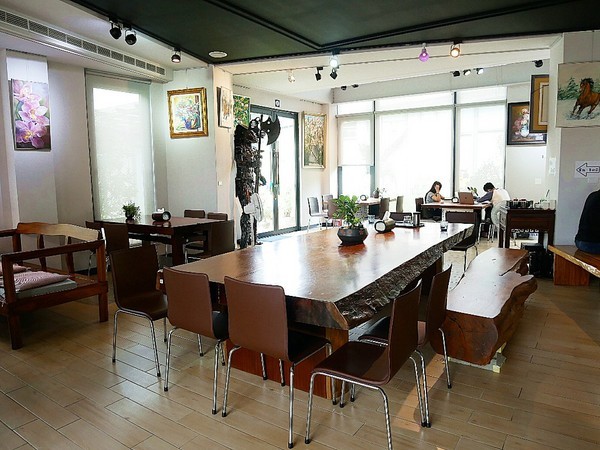 Art Lynn 無己之凡生活空間：Art Lynn 無己之凡生活空間-苗栗三義世外桃源  環保藝術在這邊體現  諾大的空間除了用餐還有許多藝術品可以欣賞