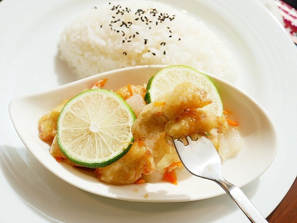 Art Lynn 無己之凡生活空間：Art Lynn 無己之凡生活空間-苗栗三義世外桃源  環保藝術在這邊體現  諾大的空間除了用餐還有許多藝術品可以欣賞