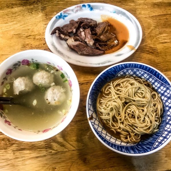 宜蘭|復興炸醬麵x火生餛飩麵-宜蘭前三名麵店:【偽グルメ】宜蘭在地小吃|復興炸醬麵/火生麻醬麵
