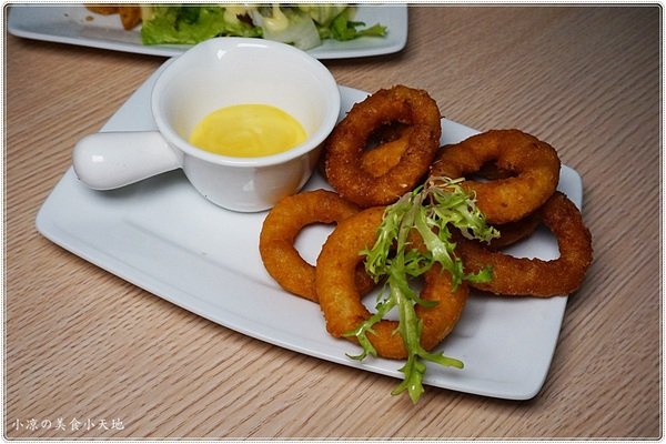 咖司果Kasgo：台中北屯』Kasgo咖司果║崇德路複合式美食，獨創火山麻辣龍蝦、牛排義大利麵，小資族的最愛~