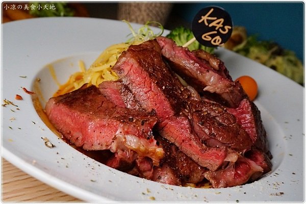 咖司果Kasgo：台中北屯』Kasgo咖司果║崇德路複合式美食，獨創火山麻辣龍蝦、牛排義大利麵，小資族的最愛~