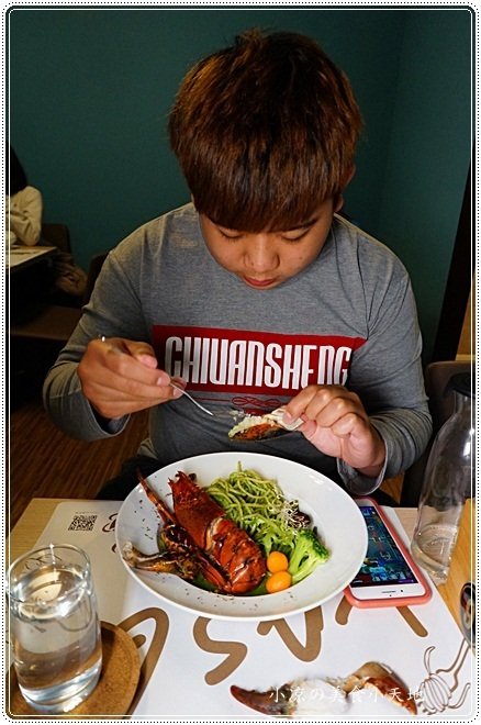 咖司果Kasgo：台中北屯』Kasgo咖司果║崇德路複合式美食，獨創火山麻辣龍蝦、牛排義大利麵，小資族的最愛~