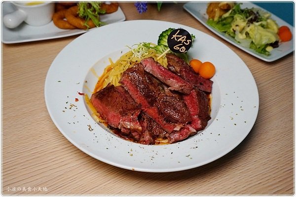 咖司果Kasgo：台中北屯』Kasgo咖司果║崇德路複合式美食，獨創火山麻辣龍蝦、牛排義大利麵，小資族的最愛~