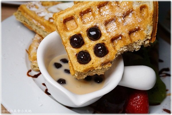 咖司果Kasgo：台中北屯』Kasgo咖司果║崇德路複合式美食，獨創火山麻辣龍蝦、牛排義大利麵，小資族的最愛~