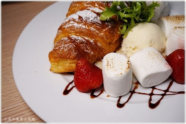 咖司果Kasgo：台中北屯』Kasgo咖司果║崇德路複合式美食，獨創火山麻辣龍蝦、牛排義大利麵，小資族的最愛~