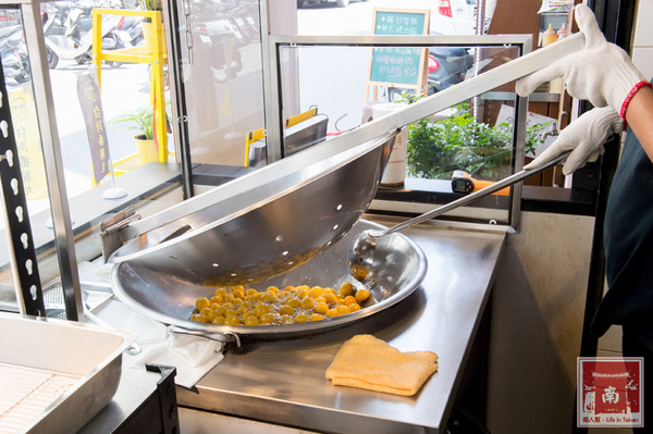 台灣番薯丸-手作地瓜球(正興店):【台南中西區】正興街|全台首創淋醬地瓜球|七種搖搖粉|抹茶新口味~台灣番薯丸-手作地瓜球(正興店)