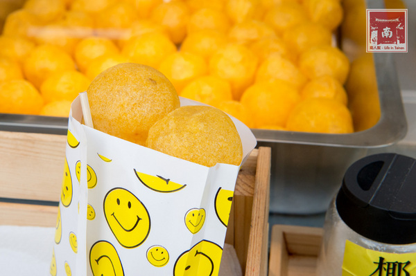 台灣番薯丸-手作地瓜球(正興店):【台南中西區】正興街|全台首創淋醬地瓜球|七種搖搖粉|抹茶新口味~台灣番薯丸-手作地瓜球(正興店)