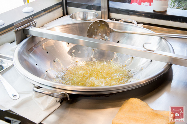 台灣番薯丸-手作地瓜球(正興店):【台南中西區】正興街|全台首創淋醬地瓜球|七種搖搖粉|抹茶新口味~台灣番薯丸-手作地瓜球(正興店)