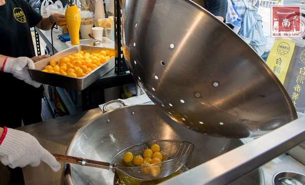 台灣番薯丸-手作地瓜球(正興店):【台南中西區】正興街|全台首創淋醬地瓜球|七種搖搖粉|抹茶新口味~台灣番薯丸-手作地瓜球(正興店)