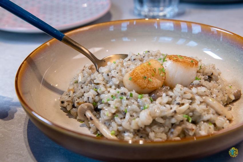 大直美食》棧 F.M.L Cafe 花樣拿鐵 - 夢幻浪漫的花草森林 視覺系設計的 FML Cafe - 時空幻境 凌雲江海清