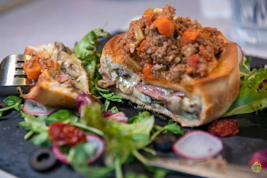 大直美食》棧 F.M.L Cafe 花樣拿鐵 - 夢幻浪漫的花草森林 視覺系設計的 FML Cafe - 時空幻境 凌雲江海清