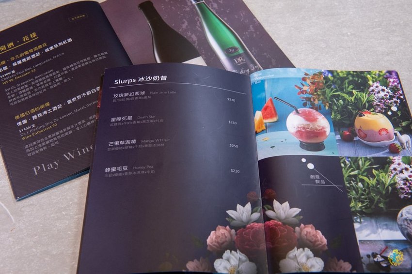 大直美食》棧 F.M.L Cafe 花樣拿鐵 - 夢幻浪漫的花草森林 視覺系設計的 FML Cafe - 時空幻境 凌雲江海清