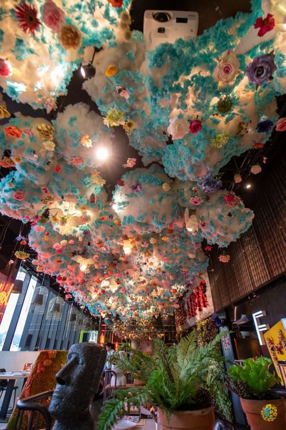 大直美食》棧 F.M.L Cafe 花樣拿鐵 - 夢幻浪漫的花草森林 視覺系設計的 FML Cafe - 時空幻境 凌雲江海清