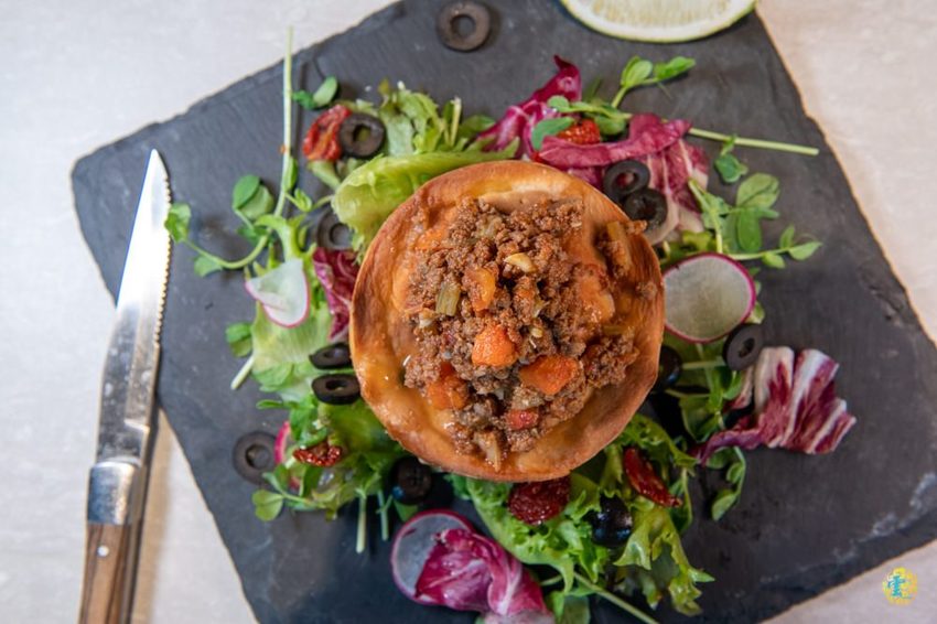 大直美食》棧 F.M.L Cafe 花樣拿鐵 - 夢幻浪漫的花草森林 視覺系設計的 FML Cafe - 時空幻境 凌雲江海清