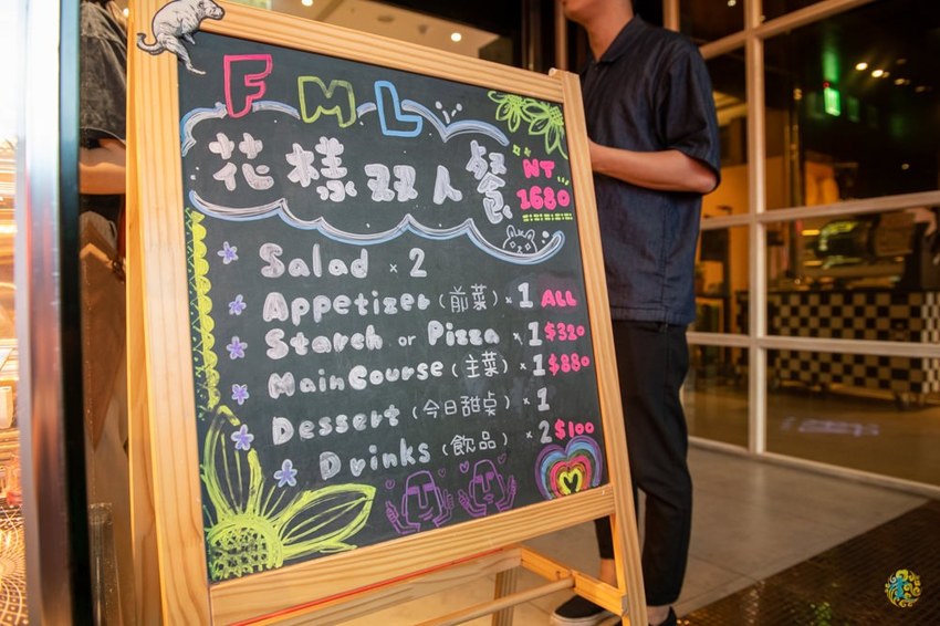 大直美食》棧 F.M.L Cafe 花樣拿鐵 - 夢幻浪漫的花草森林 視覺系設計的 FML Cafe - 時空幻境 凌雲江海清