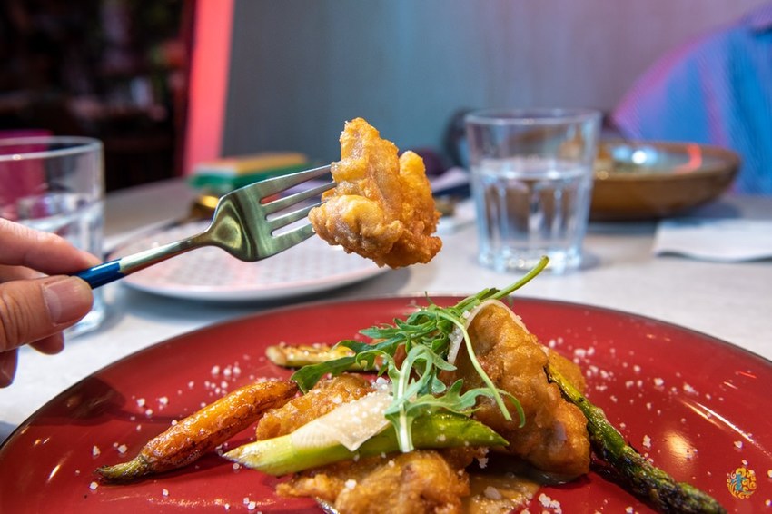 大直美食》棧 F.M.L Cafe 花樣拿鐵 - 夢幻浪漫的花草森林 視覺系設計的 FML Cafe - 時空幻境 凌雲江海清