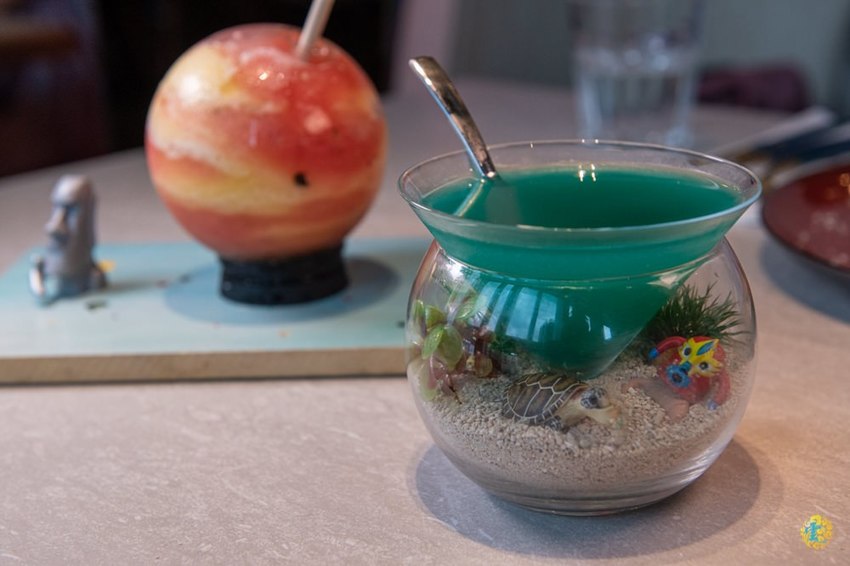 大直美食》棧 F.M.L Cafe 花樣拿鐵 - 夢幻浪漫的花草森林 視覺系設計的 FML Cafe - 時空幻境 凌雲江海清