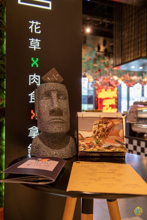 大直美食》棧 F.M.L Cafe 花樣拿鐵 - 夢幻浪漫的花草森林 視覺系設計的 FML Cafe - 時空幻境 凌雲江海清