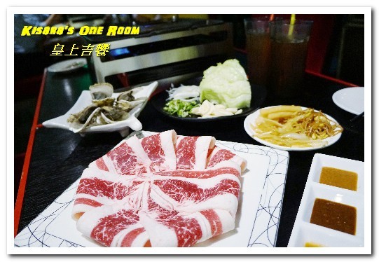 皇上吉饗極品唐風燒肉:忠孝敦化居酒屋吃到飽.現場DJ+燈光秀,唐風燒烤與日台甜品的饗宴──皇上吉饗