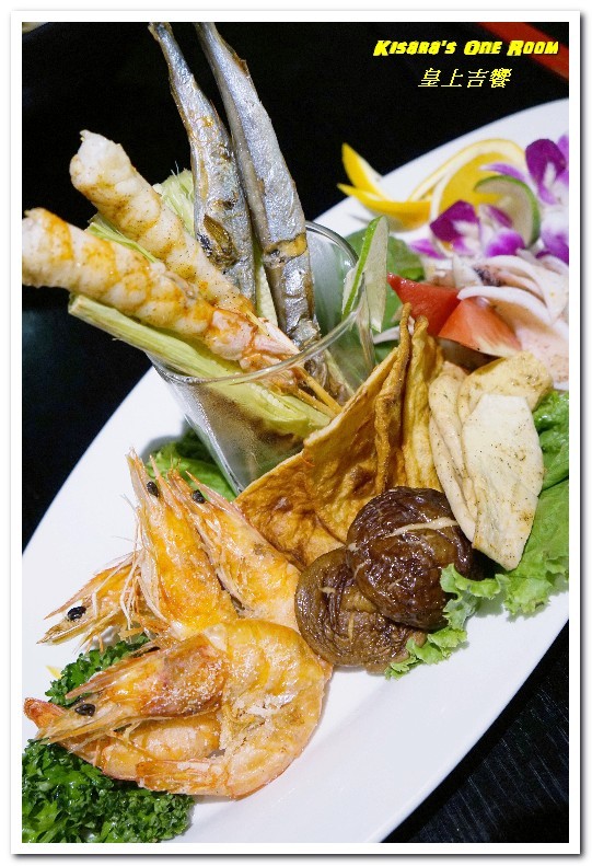 皇上吉饗極品唐風燒肉:忠孝敦化居酒屋吃到飽.現場DJ+燈光秀,唐風燒烤與日台甜品的饗宴──皇上吉饗