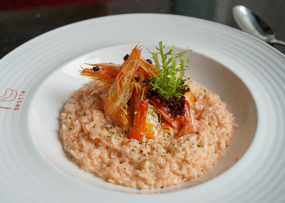 [高雄]秘蜜基地Bestie ltalian-萌萌高跟鞋主題!網美打卡超夯義大利餐廳 - 美食好芃友