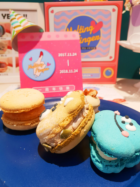 Meltingfinger舔舔手:♪科技大樓。Meltingfinger舔舔手甜點店♬ 玉米濃湯馬卡龍、柴犬馬卡龍