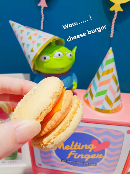 Meltingfinger舔舔手:♪科技大樓。Meltingfinger舔舔手甜點店♬ 玉米濃湯馬卡龍、柴犬馬卡龍