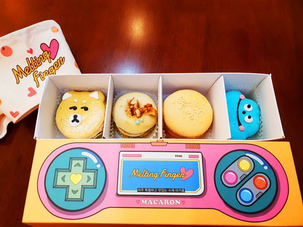 Meltingfinger舔舔手:♪科技大樓。Meltingfinger舔舔手甜點店♬ 玉米濃湯馬卡龍、柴犬馬卡龍