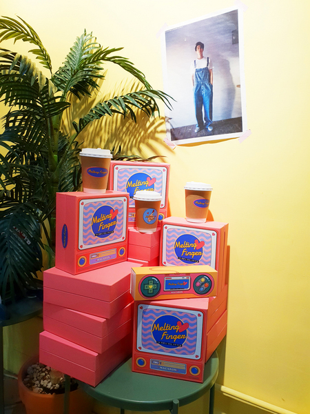 Meltingfinger舔舔手:♪科技大樓。Meltingfinger舔舔手甜點店♬ 玉米濃湯馬卡龍、柴犬馬卡龍