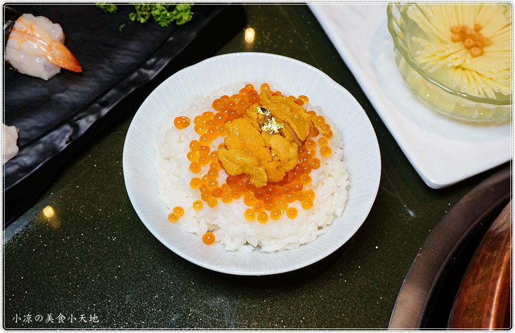 台中火鍋推薦』哈波火鍋 濕式熟成冷藏肉專門║水草燈工業風，另類棉花糖壽喜鍋、握壽司入火鍋？生猛海鮮活跳跳上桌！ - 小凉的美食小天地