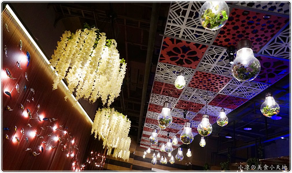 台中火鍋推薦』哈波火鍋 濕式熟成冷藏肉專門║水草燈工業風，另類棉花糖壽喜鍋、握壽司入火鍋？生猛海鮮活跳跳上桌！ - 小凉的美食小天地