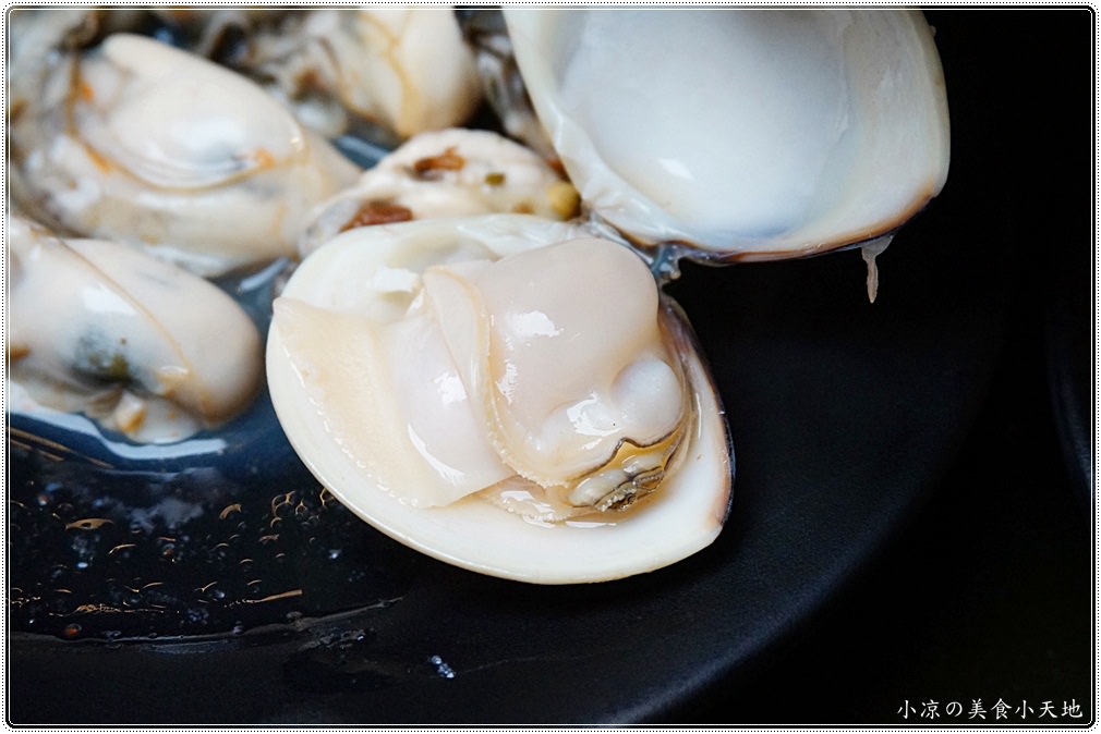 台中火鍋推薦』哈波火鍋 濕式熟成冷藏肉專門║水草燈工業風，另類棉花糖壽喜鍋、握壽司入火鍋？生猛海鮮活跳跳上桌！ - 小凉的美食小天地