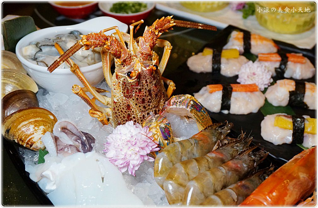 台中火鍋推薦』哈波火鍋 濕式熟成冷藏肉專門║水草燈工業風，另類棉花糖壽喜鍋、握壽司入火鍋？生猛海鮮活跳跳上桌！ - 小凉的美食小天地