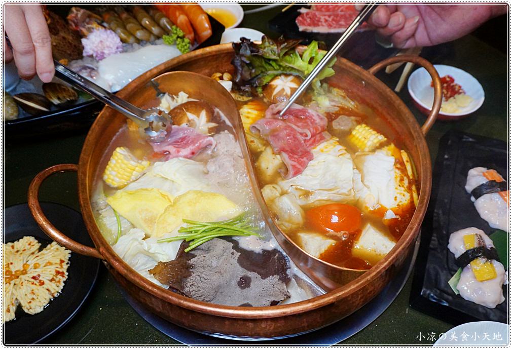 台中火鍋推薦』哈波火鍋 濕式熟成冷藏肉專門║水草燈工業風，另類棉花糖壽喜鍋、握壽司入火鍋？生猛海鮮活跳跳上桌！ - 小凉的美食小天地