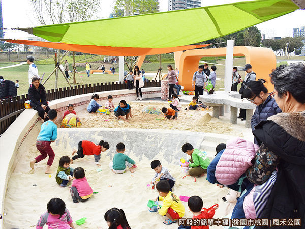 鳳禾公園07-玩沙池.JPG