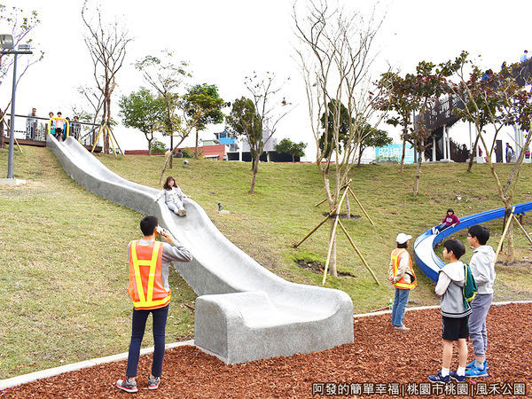鳳禾公園09-長磨石子溜滑梯.JPG