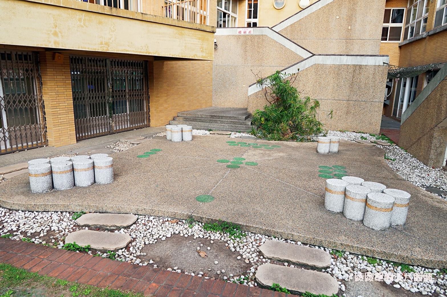 新竹免費旅遊景點推薦！陽光國小紫藤花開了！兩層樓高的彩虹溜滑梯